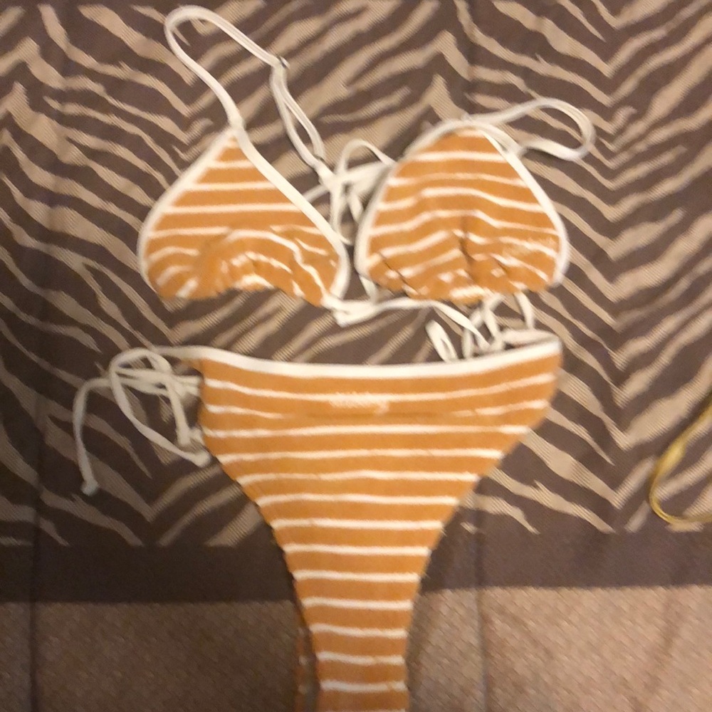 Billabong this seasons look gently worn once